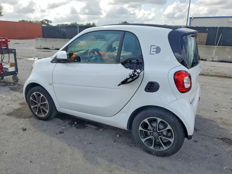 2017 Smart Fortwo VIN WMEFJ9BA1HK229984 COPART salvage auction — SIDE, Fl - Certificate Of Title, sold $3,450 on 2026-08-04 (photo 2)