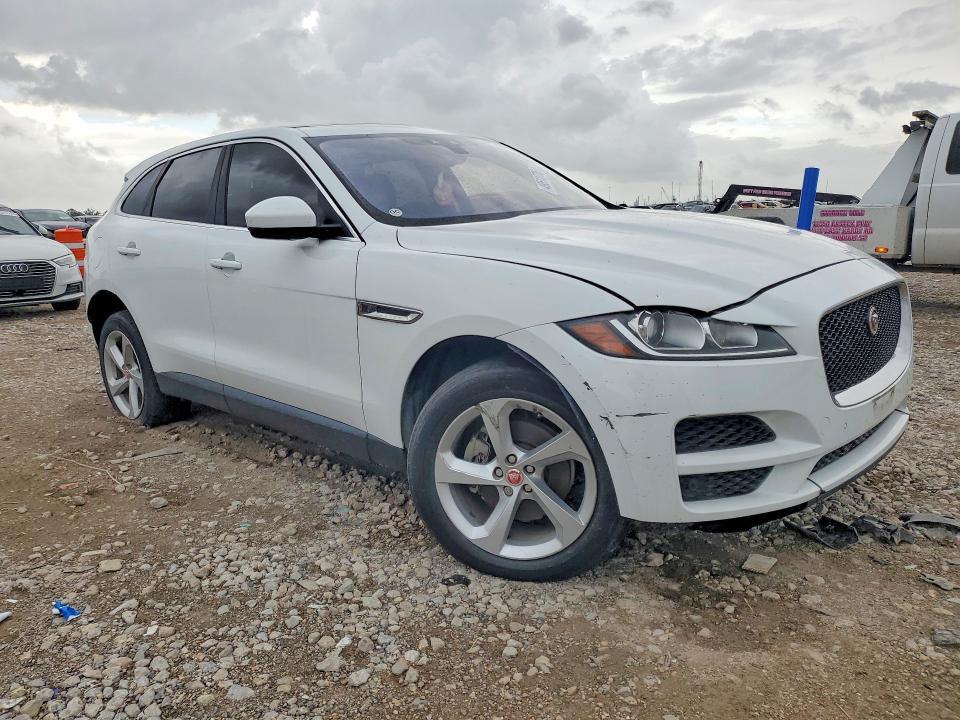 2020 Jaguar F-pace VIN SADCJ2FXXLA630766 COPART salvage auction — MECHANICAL, Tx - Certificate Of Title, sold $6,900 on 2026-07-09 (photo 4)