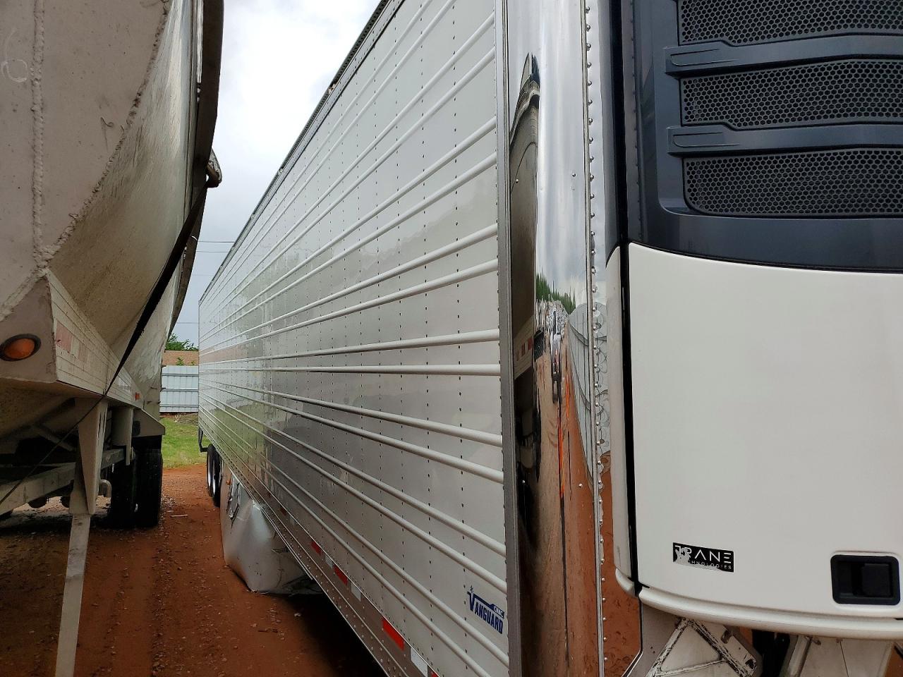 2024 Cimc 1rbr5305 VIN 527SR5320RL041855 COPART salvage auction — All Over, OK - CERT OF TITLE-SALVAGE, sold $34,000 on 2026-07-02 (photo 5)