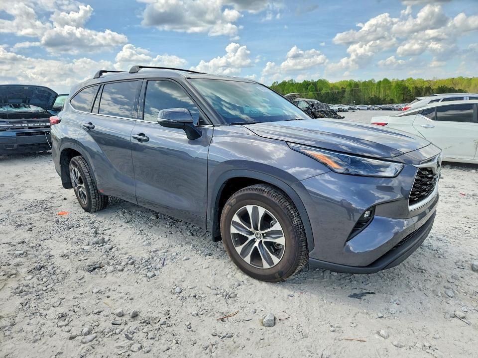 2022 Toyota Highlander VIN 5TDGZRBH5NS174095 COPART salvage auction — SIDE, Ga - Cert Of Title-Salvage, sold $17,600 on 2026-07-27 (photo 4)