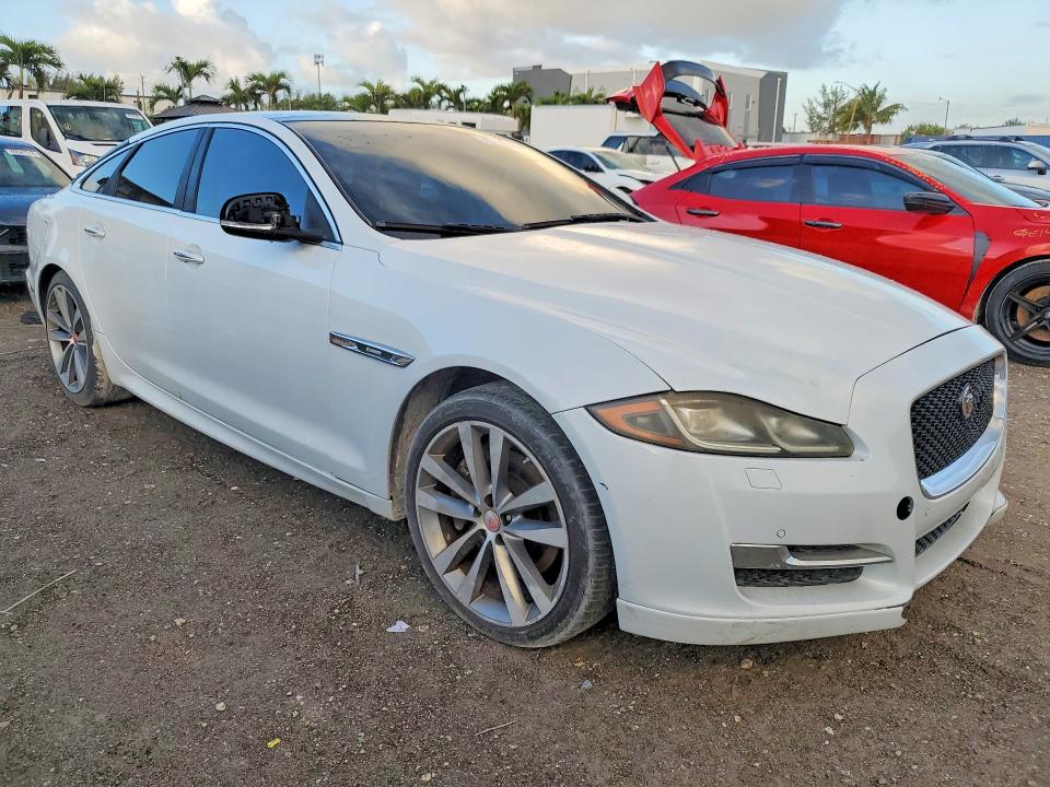 2016 Jaguar Xj VIN SAJWA1C74G8W01849 COPART salvage auction — MINOR DENT/SCRATCHES, Fl - Certificate Of Title, sold $975 on 2026-07-31 (photo 4)