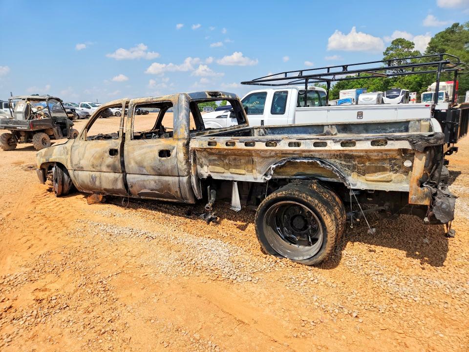 2001 Chevrolet Silverado 3500 VIN 1GCJC33171F165561 COPART salvage auction — ENGINE BURN, AL - CERT OF TITLE-PARTS ONLY SALVG, sold $200 on 2026-07-22 (photo 2)
