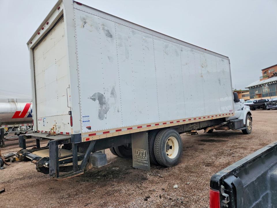 2018 Ford VIN 1FDNF6DC2JDF03109 COPART salvage auction — MINOR DENT/SCRATCHES, Co - Dis/Dlr/Exp Only Clean Title, sold $11,200 on 2026-07-29 (photo 3)