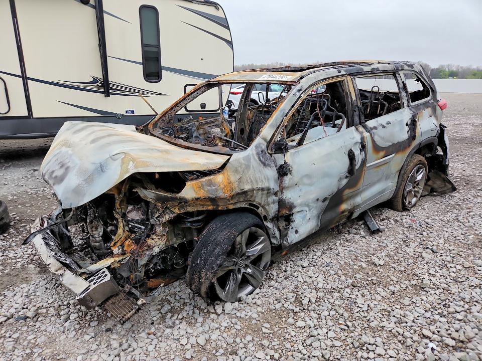 2019 Toyota Highlander VIN 5TDDZRFH9KS926938 COPART salvage auction — BURN, Il - Junking Cert Of A Vehicle, sold $200 on 2026-07-22 (photo 1)
