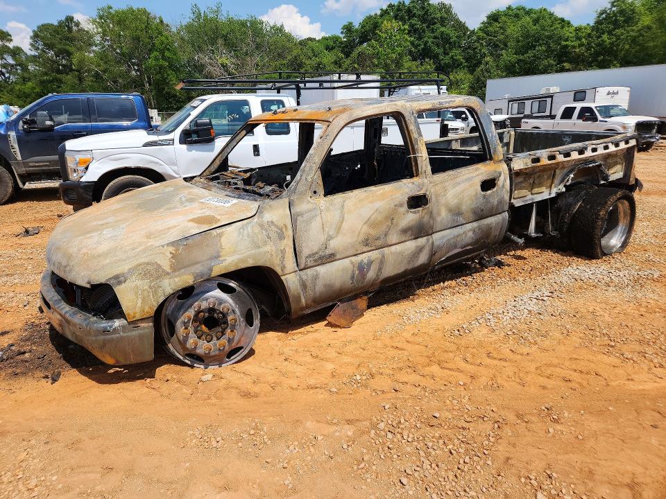 2001 Chevrolet Silverado 3500 VIN 1GCJC33171F165561 COPART salvage auction — ENGINE BURN, AL - CERT OF TITLE-PARTS ONLY SALVG, sold $200 on 2026-07-22 (photo 1)