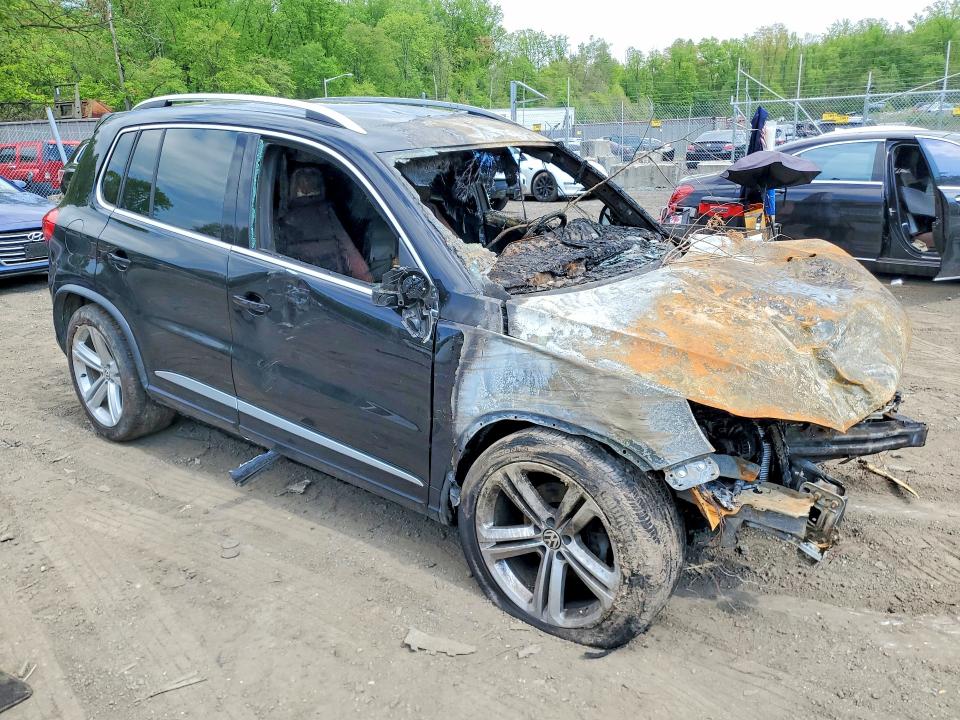2016 Volkswagen Tiguan VIN WVGBV7AX9GW016313 COPART salvage auction — BURN, Md - Cert Of Salvage > 75% Damage, sold $100 on 2026-08-05 (photo 4)