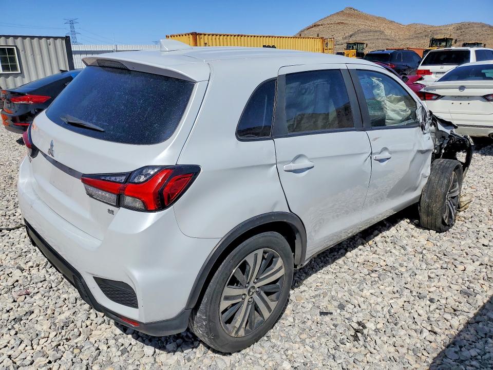 2022 Mitsubishi Outlander VIN JA4ARUAU9NU003623 COPART salvage auction — ROLLOVER, Nv - Salvage Title, sold $1,500 on 2026-07-20 (photo 3)