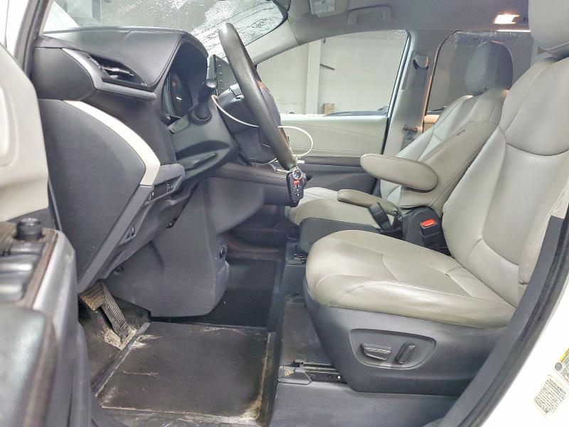 2023 Toyota Sienna VIN 5TDKSKFCXPS086425 COPART salvage auction — WATER/FLOOD, Il - Salvage Cert-Flood, sold $10,200 on 2026-07-14 (photo 7)