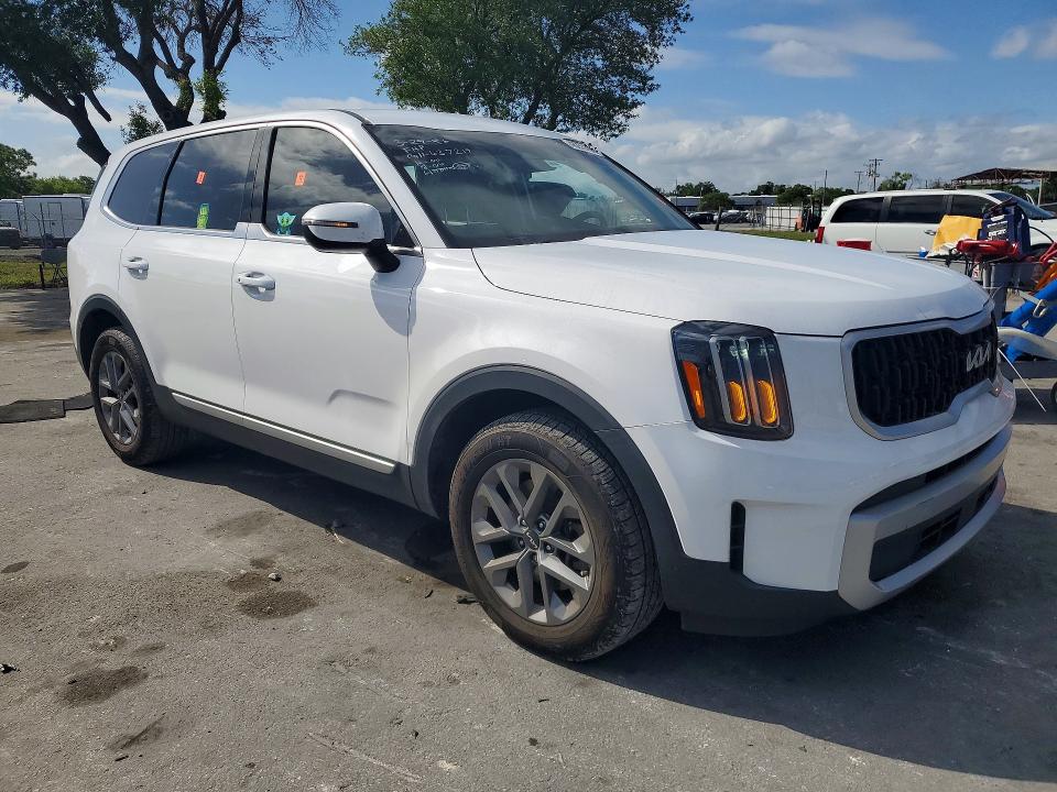 2023 Kia Telluride VIN 5XYP2DGC2PG381953 COPART salvage auction — SIDE, Salvage Title, sold $4,050 on 2026-07-28 (photo 4)