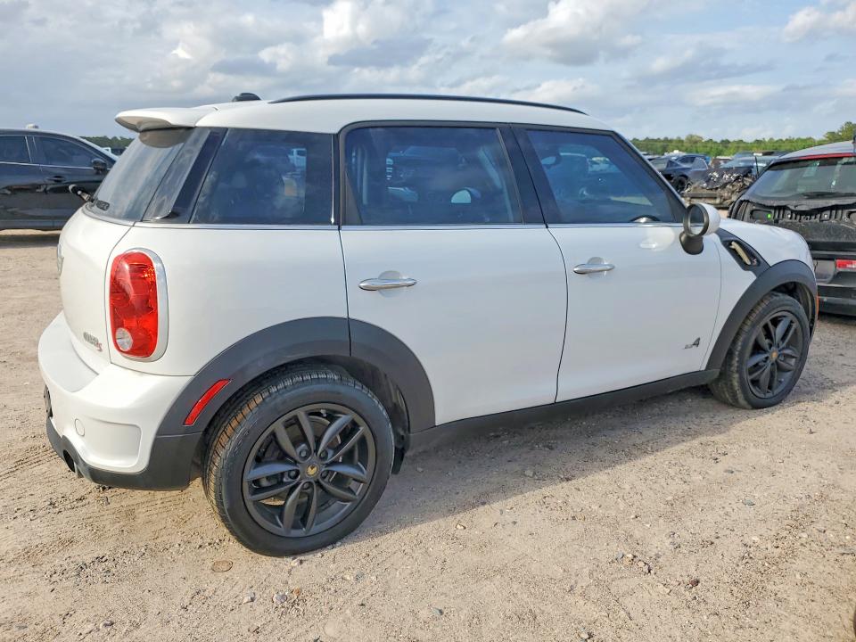 2013 Mini Cooper VIN WMWZC5C54DWP31601 COPART salvage auction — MINOR DENT/SCRATCHES, Tx - Bonded Title - Clean, sold $12,500 on 2026-07-28 (photo 3)