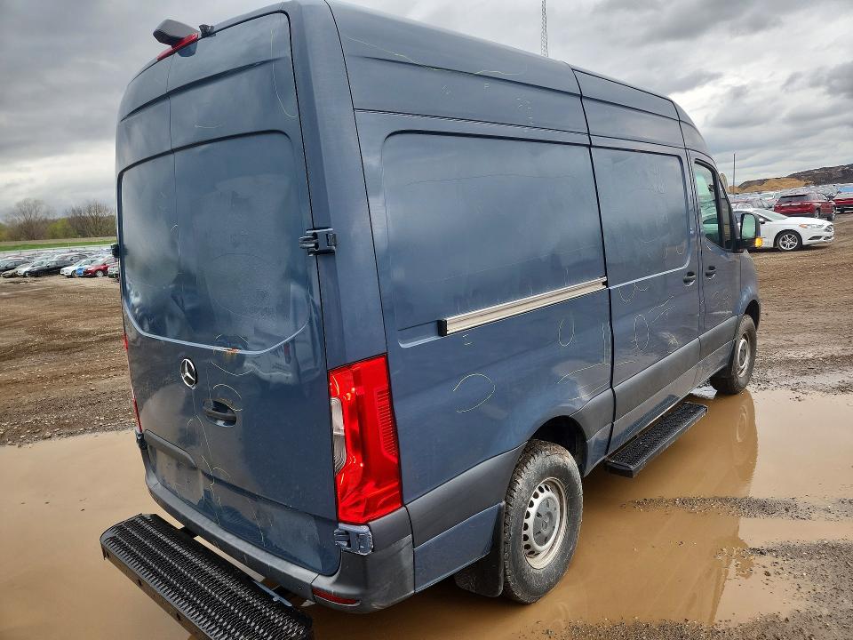 2019 Mercedes-benz Sprinter 2500 VIN WD4PF0CD7KP101368 COPART salvage auction — MINOR DENT/SCRATCHES, MI - CERT OF TITLE-SALVAGE VEHICLE, sold $3,550 on 2026-07-08 (photo 3)