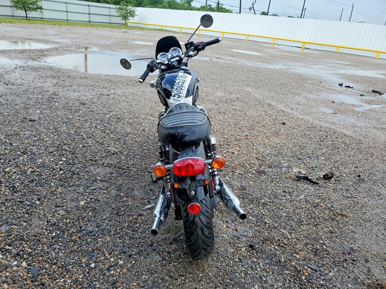 2024 Triumph Motorcycle BONNEVILLE VIN SMTD40HL5RTBN0450 COPART salvage auction — Side, TX - SALVAGE VEHICLE TITLE, sold $2,900 on 2026-07-09 (photo 4)