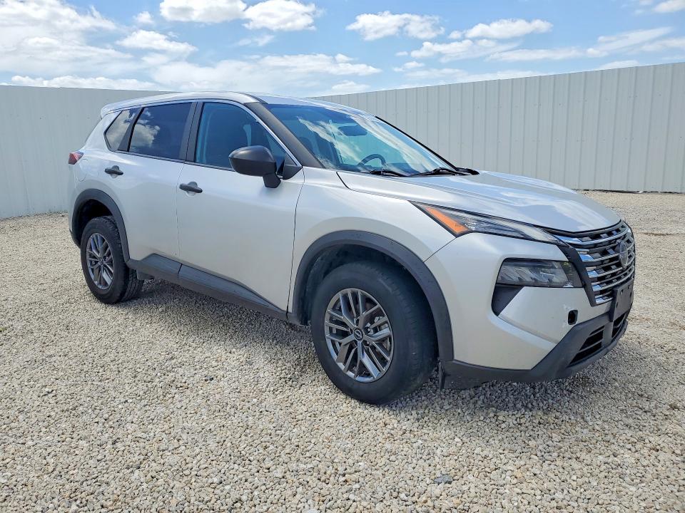 2024 Nissan Rogue sport VIN 5N1BT3AB5RC694161 COPART salvage auction — FRONT END, IL - CERTIFICATE OF TITLE, sold $9,000 on 2026-07-13 (photo 4)