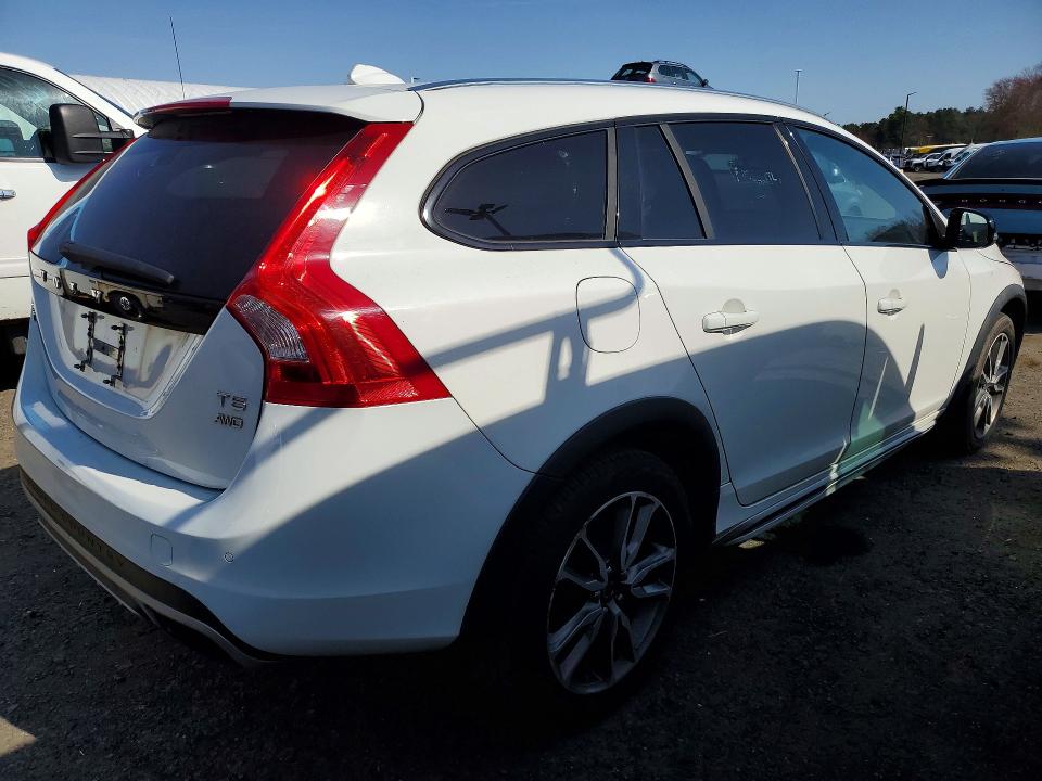 2015 Volvo V60 cross country VIN YV4612HK1F1000646 COPART salvage auction — FRONT END, Ct - Certificate Of Title, sold $3,900 on 2026-07-09 (photo 3)