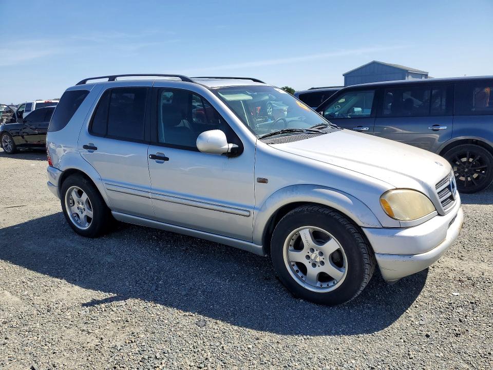 2000 Mercedes-benz Ml-class VIN 4JGAB72E8YA194018 COPART salvage auction — MINOR DENT/SCRATCHES, Ca - Dis/Dlr/Exp Only Clean Title, sold $150 on 2026-07-02 (photo 4)