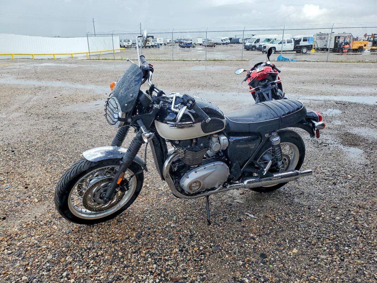2024 Triumph Motorcycle BONNEVILLE VIN SMTD40HL5RTBN0450 COPART salvage auction — Side, TX - SALVAGE VEHICLE TITLE, sold $2,900 on 2026-07-09 (photo 3)