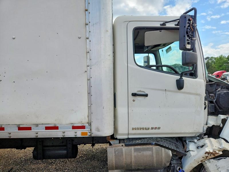 2017 Hino 258/268 VIN 5PVNE8JV5H4S55246 COPART salvage auction — FRONT END, TX - SALVAGE VEHICLE TITLE, sold $30 on 2026-07-29 (photo 6)