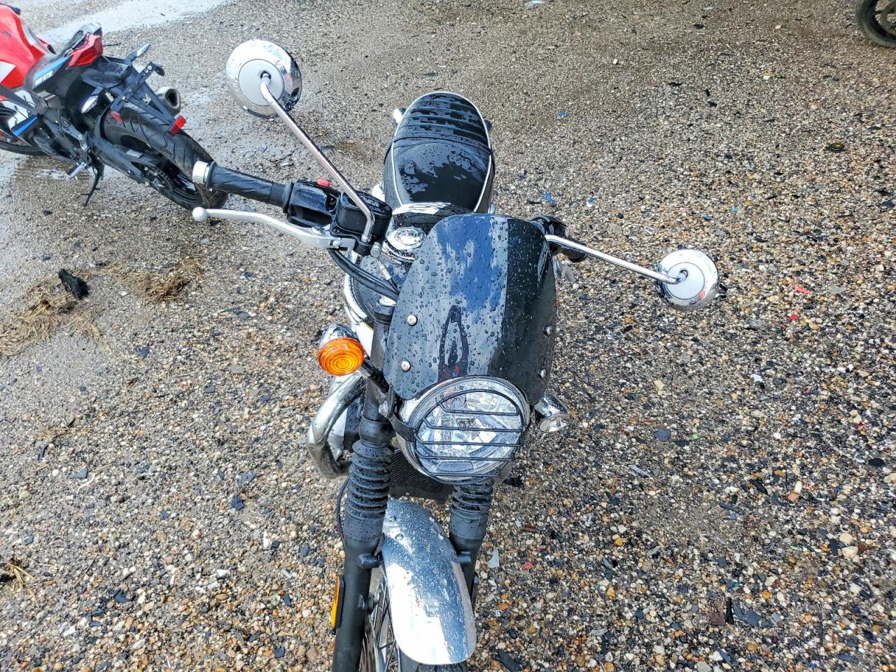 2024 Triumph Motorcycle BONNEVILLE VIN SMTD40HL5RTBN0450 COPART salvage auction — Side, TX - SALVAGE VEHICLE TITLE, sold $2,900 on 2026-07-09 (photo 5)