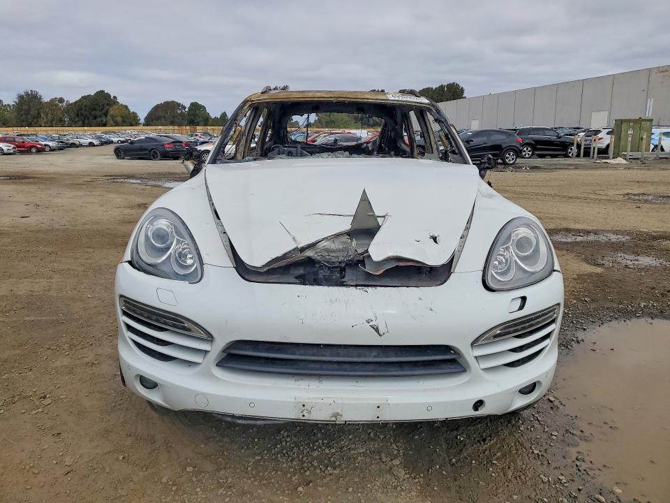 2013 Porsche Cayenne VIN WP1AF2A20DLA36045 COPART salvage auction — INTERIOR BURN, Ca - Non-Repairable Vehicle Cert, sold $400 on 2026-07-16 (photo 5)
