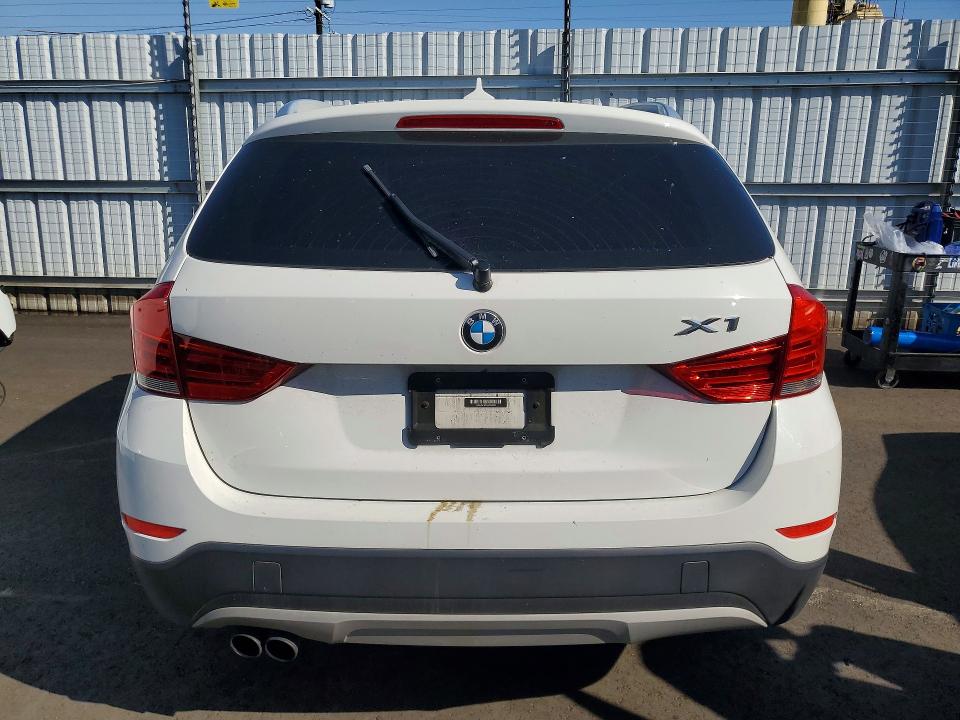 2015 BMW X1 VIN WBAVM1C54FVW56833 COPART salvage auction — MINOR DENT/SCRATCHES, Ca - Dis/Dlr/Exp Only Clean Title, sold $1,150 on 2026-07-08 (photo 6)