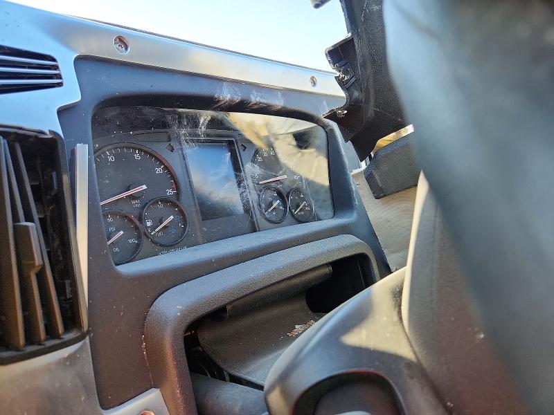 2026 Western star/auto car VIN 5KKHBPDV9TLWF5816 COPART salvage auction — ROLLOVER, IL - SALVAGE CERTIFICATE, sold $45,250 on 2026-07-09 (photo 8)