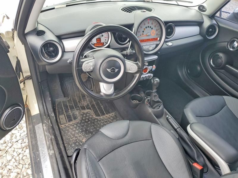 2010 Mini Cooper clubman VIN WMWML3C52ATX38171 COPART salvage auction — NORMAL WEAR, MA - CERTIFICATE OF TITLE, sold $800 on 2026-08-13 (photo 8)