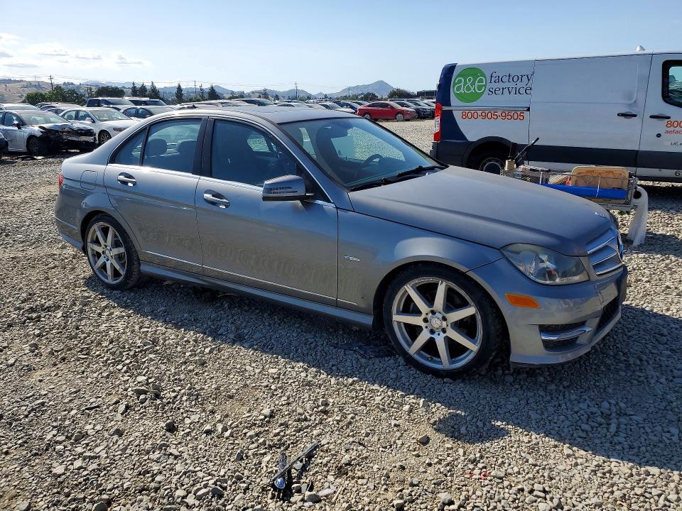 2012 Mercedes-benz C-klasse VIN WDDGF4HB1CR194392 COPART salvage auction — MINOR DENT/SCRATCHES, Ca - Dis/Dlr/Exp App For Dup Clean, sold $3,000 on 2026-08-18 (photo 4)