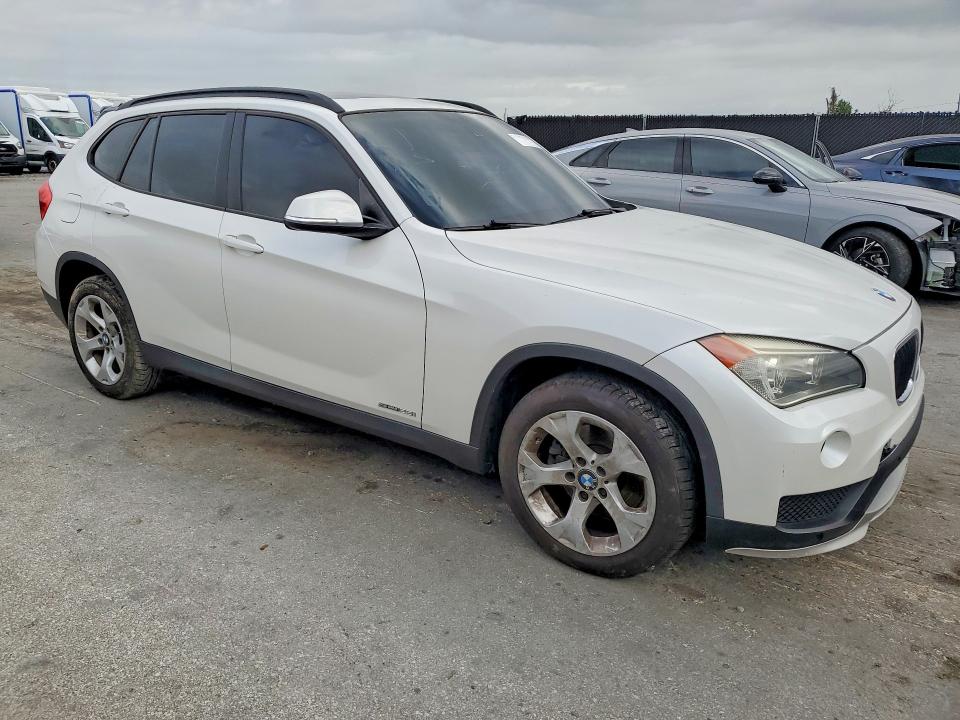 2015 BMW X1 VIN WBAVM1C50FV317762 COPART salvage auction — BURN, FL - CERT OF TITLE SLVG REBUILDABLE, sold $1,100 on 2026-07-02 (photo 4)
