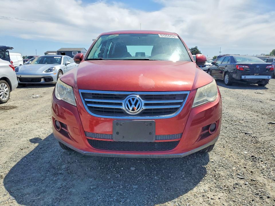 2010 Volkswagen Tiguan VIN WVGAV7AX4AW000474 COPART salvage auction — MINOR DENT/SCRATCHES, Ca - Dis/Dlr/Exp Only Clean Title (P), sold $325 on 2026-07-09 (photo 5)