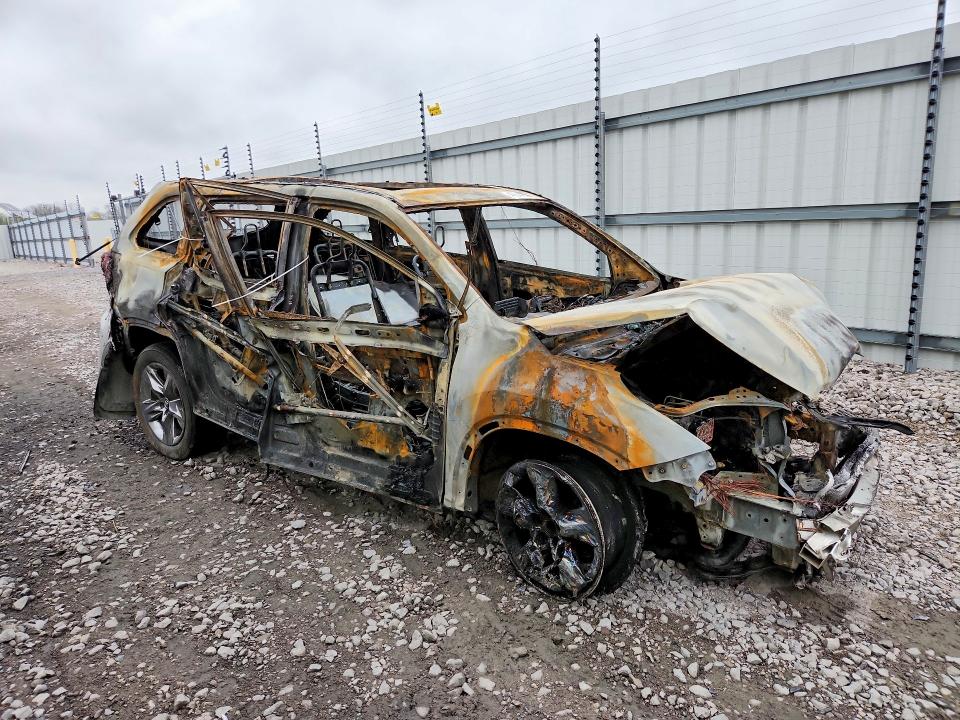 2019 Toyota Highlander VIN 5TDDZRFH9KS926938 COPART salvage auction — BURN, Il - Junking Cert Of A Vehicle, sold $200 on 2026-07-22 (photo 4)