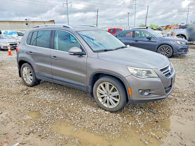2010 Volkswagen Tiguan VIN WVGBV7AX9AW532050 COPART salvage auction — WATER/FLOOD, OH - CERT OF TITLE-SALVAGE FLOOD, sold $525 on 2026-08-11 (photo 4)