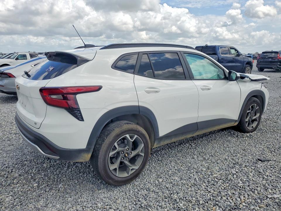 2025 Chevrolet Trax VIN KL77LHEP7SC243636 COPART salvage auction — FRONT END, Tx - Salvage Vehicle Title, sold $450 on 2026-07-13 (photo 3)