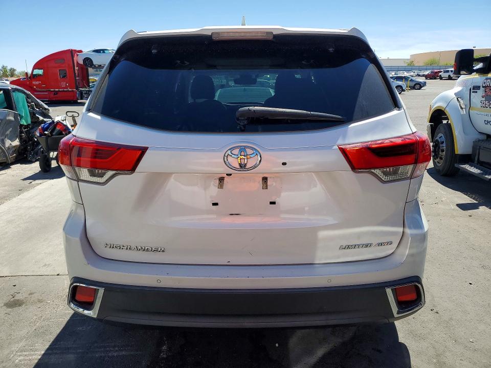 2018 Toyota Highlander VIN 5TDDZRFH7JS861702 COPART salvage auction — FRONT END, Nv - Salvage Title, sold $11,700 on 2026-07-22 (photo 6)