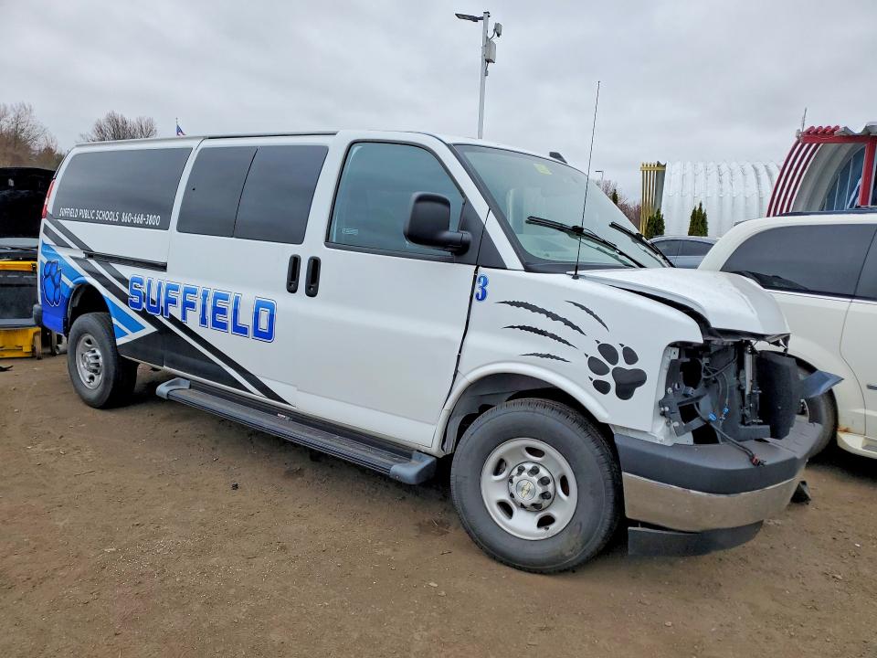 2023 Chevrolet Express 3500 VIN 1GAZGNFP2P1151505 COPART salvage auction — FRONT END, CT - CERT OF TITLE-SALVAGE, sold $2,850 on 2026-07-09 (photo 4)