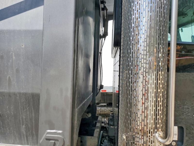 2014 Peterbilt 365 VIN 1NPSXPEX6ED235580 COPART salvage auction — ROLLOVER, ME - CERT OF TITLE-SALVAGE COLLISIO, sold $14,100 on 2026-08-06 (photo 6)