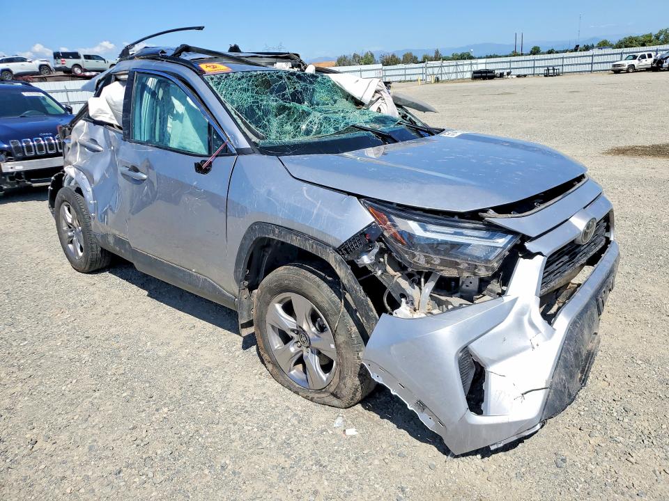 2023 Toyota Rav4 VIN 2T3P1RFV6PC370816 COPART salvage auction — ROLLOVER, Ca - Salvage Certificate, sold $3,500 on 2026-07-10 (photo 4)