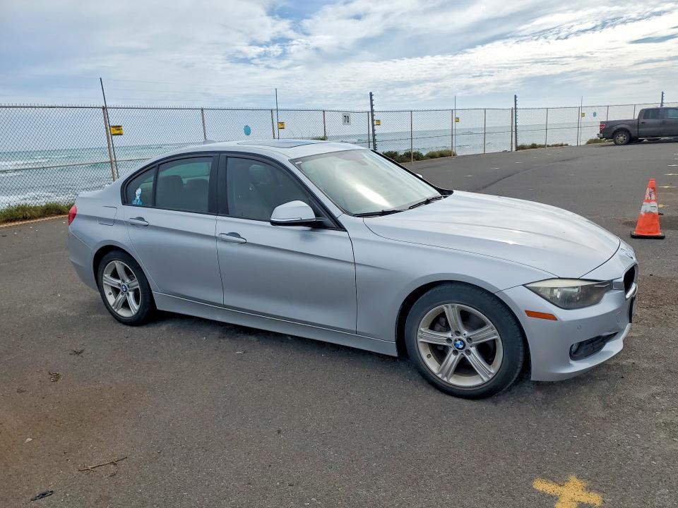 2015 BMW 3er VIN WBA3B1G53FNT63416 COPART salvage auction — WATER/FLOOD, Hi - Certificate Of Salvage, sold $700 on 2026-07-20 (photo 4)