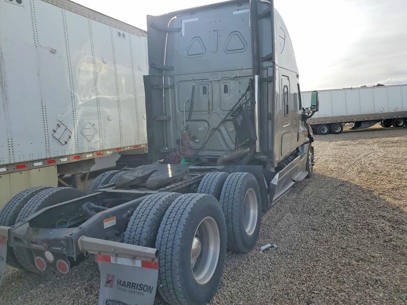 2020 Freightliner Cascadia VIN 3ALXGF008LDLG8158 COPART salvage auction — FRAME DAMAGE, MN - CERT OF TITLE-SALVAGE, sold $6,100 on 2026-09-03 (photo 4)