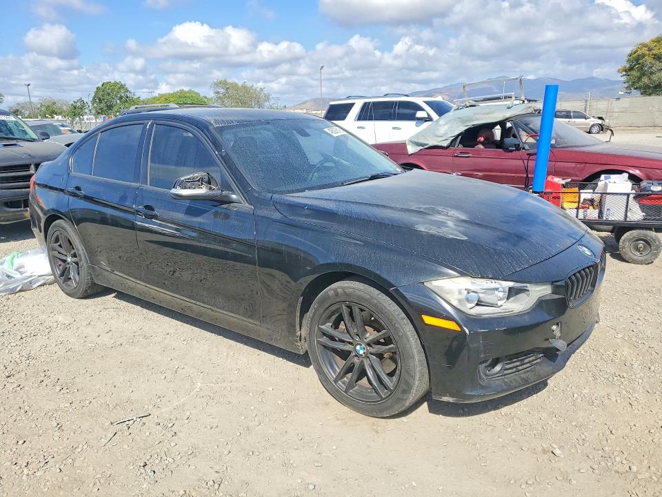 2015 BMW 3er VIN WBA3B1C52FK135821 COPART salvage auction — MINOR DENT/SCRATCHES, Ca - Dis/Dlr/Exp Only Clean Title, sold $525 on 2026-07-02 (photo 4)