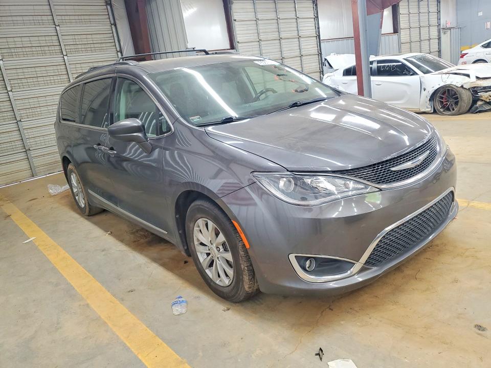2017 Chrysler Pacifica VIN 2C4RC1BG6HR734299 COPART salvage auction — NORMAL WEAR, Nc - Dealer Only Clean Title, sold $3,300 on 2026-08-24 (photo 4)