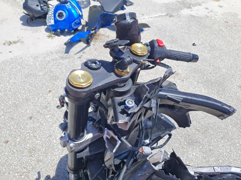 2017 Suzuki VIN JS1DM11B8H2100806 COPART salvage auction — ALL OVER, Fl - Cert Of Title Slvg Rebuildable, sold $1,150 on 2026-07-02 (photo 7)