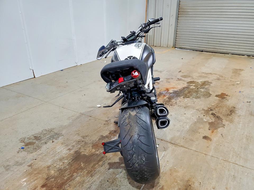 2013 Ducati Diavel VIN ZDM13BLW5DB011906 COPART salvage auction — FRONT END, TX - SALVAGE VEHICLE TITLE, sold $2,450 on 2026-07-02 (photo 4)