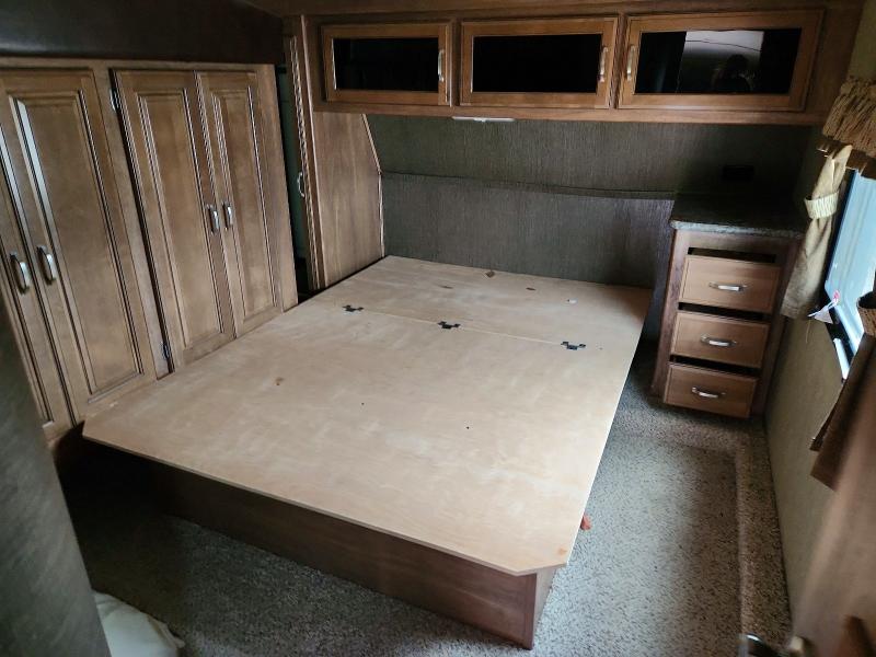 2016 Keys Trailer VIN 4YDF29727GK601028 COPART salvage auction — WATER/FLOOD, TX - SALVAGE TITLE-FLOOD DAMAGE, sold $8,400 on 2026-07-16 (photo 5)