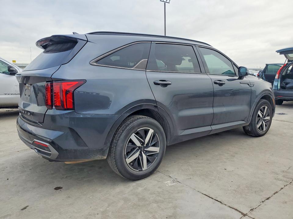 2022 Kia Sorento VIN 5XYRL4LCXNG102127 COPART salvage auction — SIDE, Salvage Title, sold $175 on 2026-07-30 (photo 3)