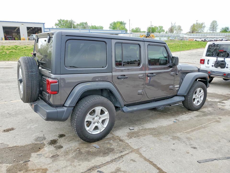2019 Jeep Wrangler unlimited VIN 1C4HJXDG4KW507371 COPART salvage auction — MINOR DENT/SCRATCHES, MO - CERTIFICATE OF TITLE, sold $10,100 on 2026-07-16 (photo 3)