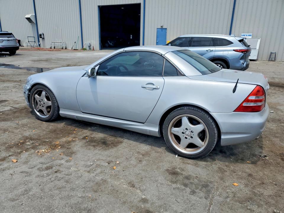 2001 Mercedes-benz Slk-class VIN WDBKK49F31F203933 COPART salvage auction — FRONT END, Fl - Cert Of Title Slvg Rebuildable, sold $450 on 2026-07-27 (photo 2)