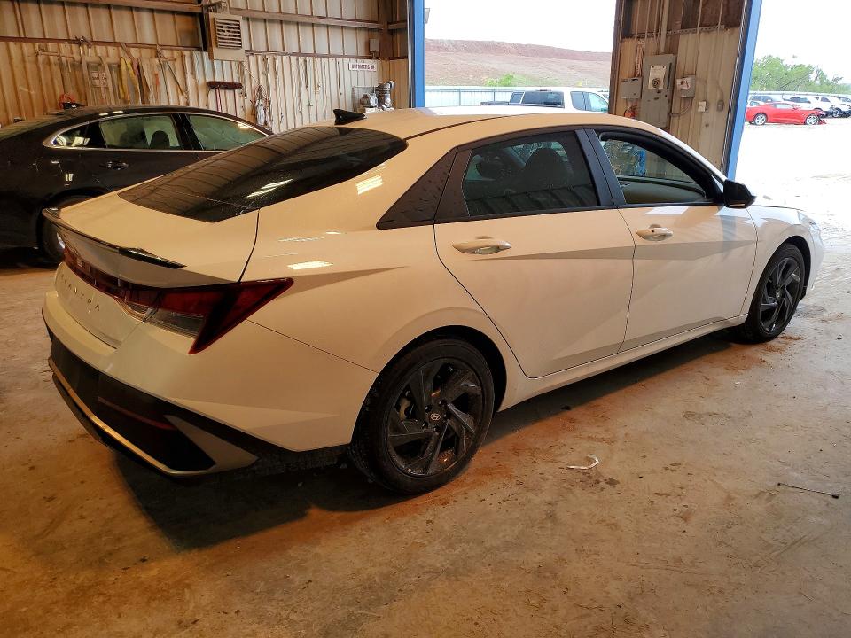 2026 Hyundai Elantra VIN KMHLM4DG0TU100012 COPART salvage auction — WATER/FLOOD, Salvage Title, sold $8,000 on 2026-07-17 (photo 3)