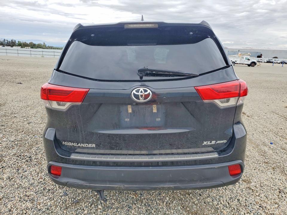 2018 Toyota Highlander VIN 5TDJZRFH0JS820959 COPART salvage auction — ROLLOVER, Ca - Salvage Certificate, sold $5,200 on 2026-07-06 (photo 6)