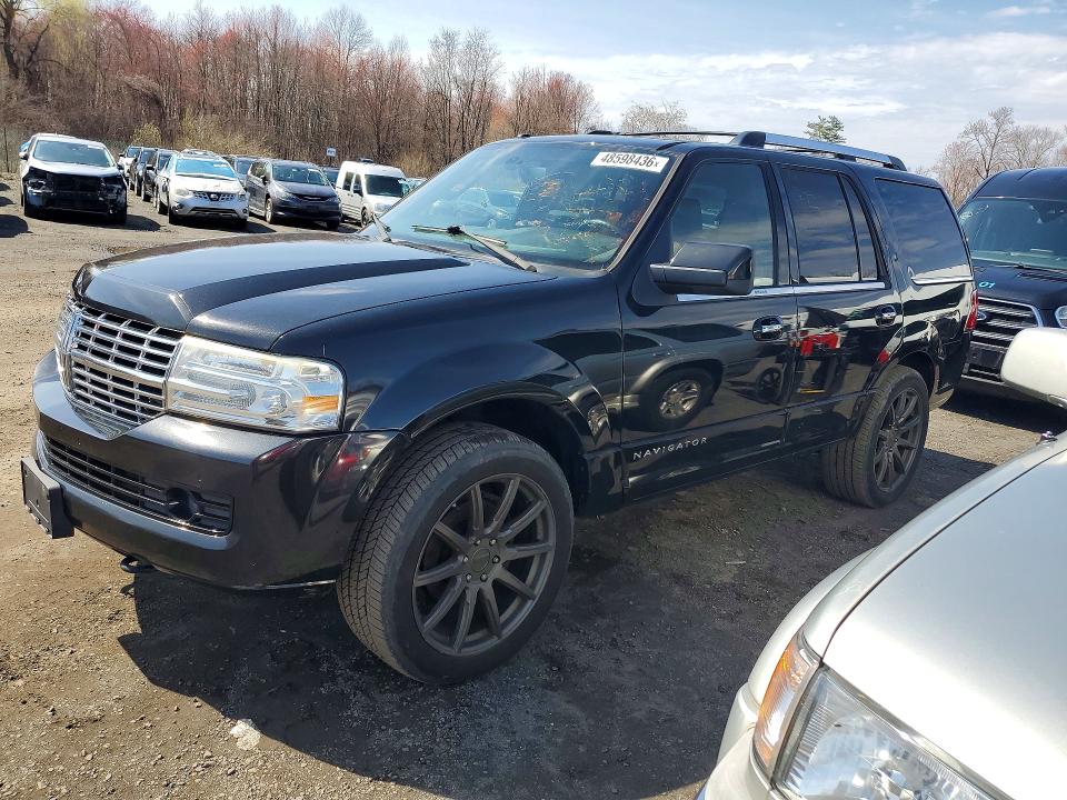 2011 Lincoln townhouse Navigator VIN 5LMJJ2J5XBEJ01892 COPART salvage auction — UNDERCARRIAGE, RI - CERTIFICATE OF TITLE, sold $1,500 on 2026-07-09 (photo 1)