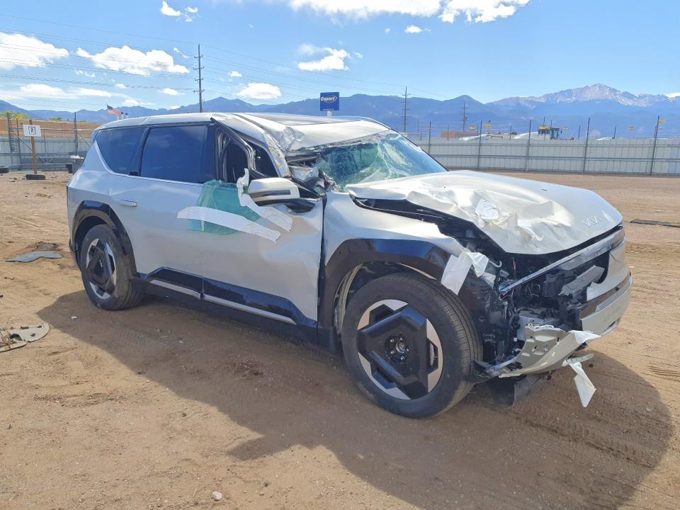 2026 Kia Ev9 VIN 5XYADFS53TG005020 COPART salvage auction — ROOF, CO, sold $6,800 on 2026-07-20 (photo 4)